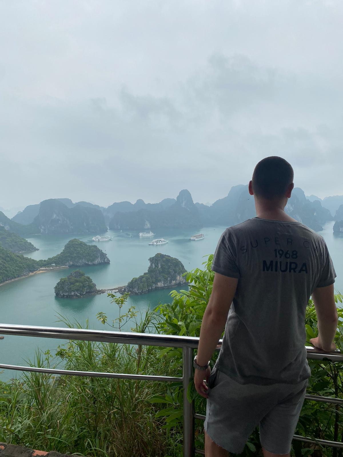 Vue sur la Baie d'Halong