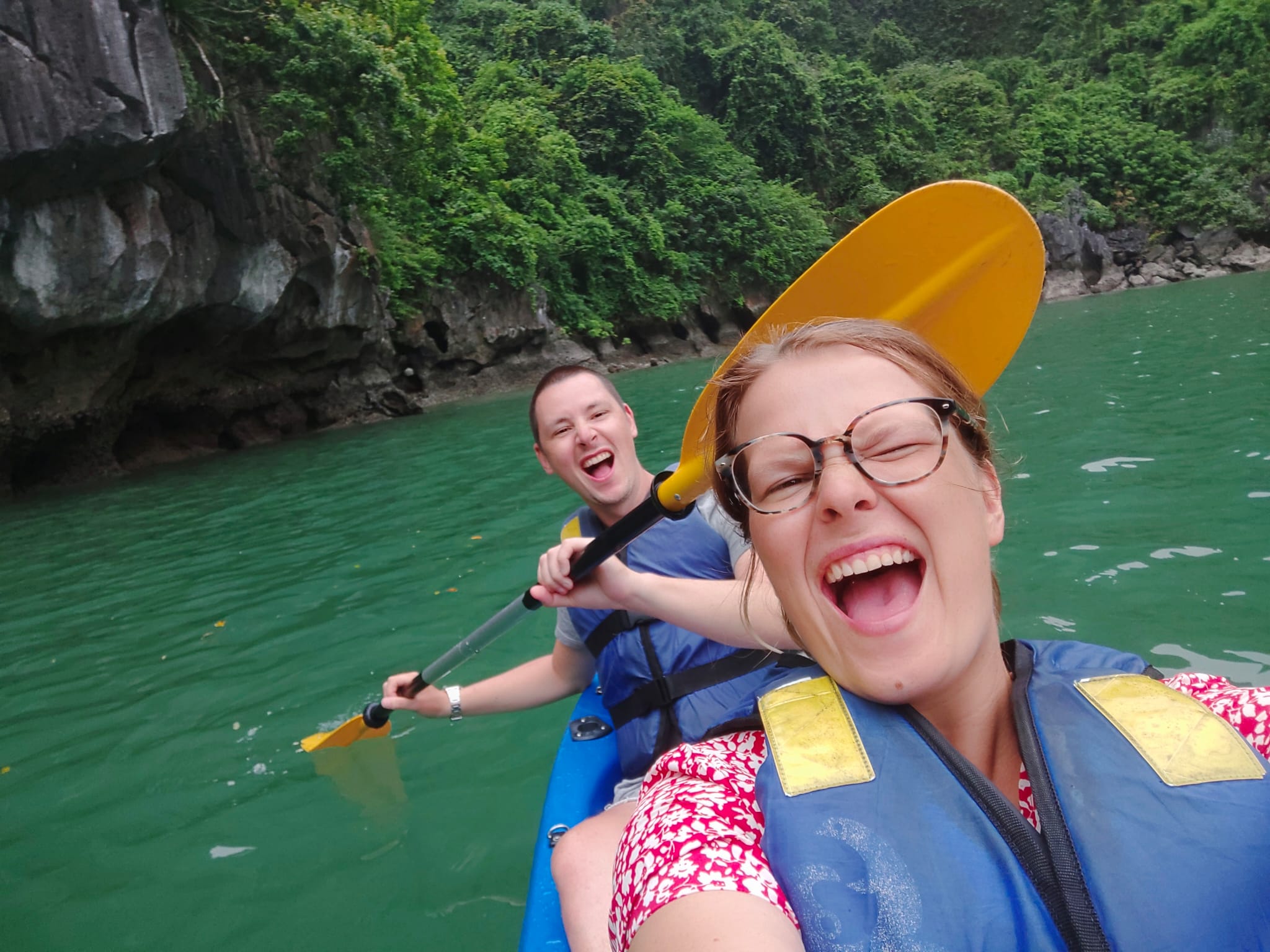 Kayak sur la baie d'Halong